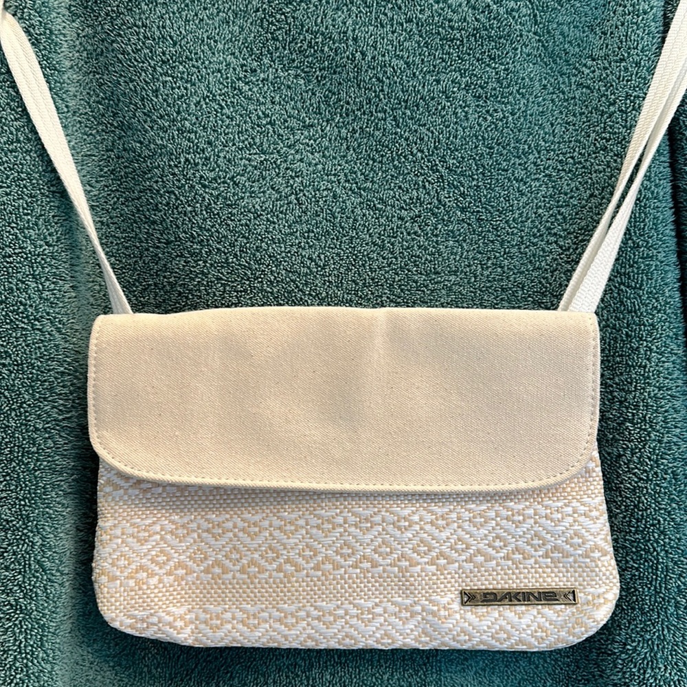 Dakine neutral crossbody